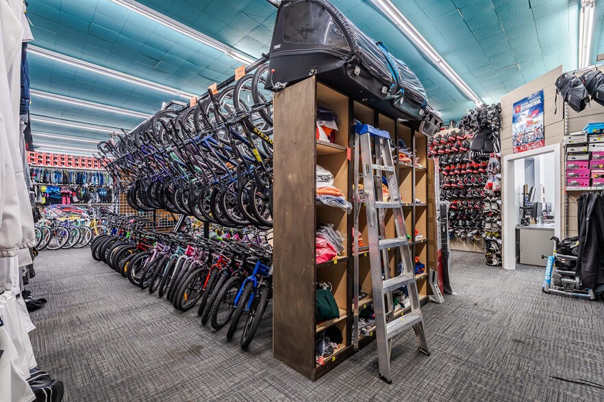 More Photos Of 4901 49 ave, Lloydminster Storefront For Sale