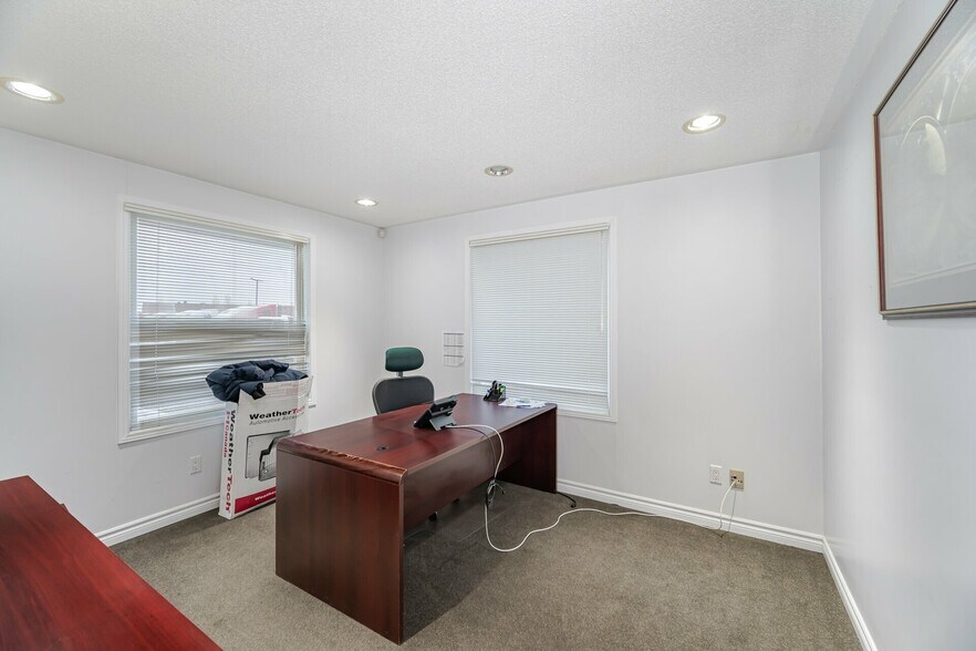More Photos Of 140 Derry Rd E, Mississauga Office For Sale
