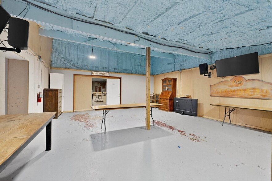 More Photos Of 700 E Main St, Richland Warehouse For Sale