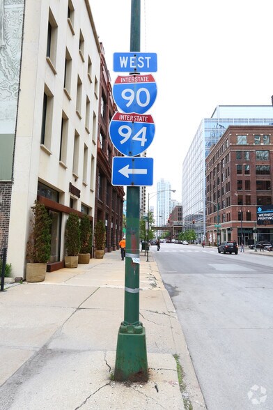More Photos Of 130 N Jefferson St, Chicago Storefront Retail Office For Lease
