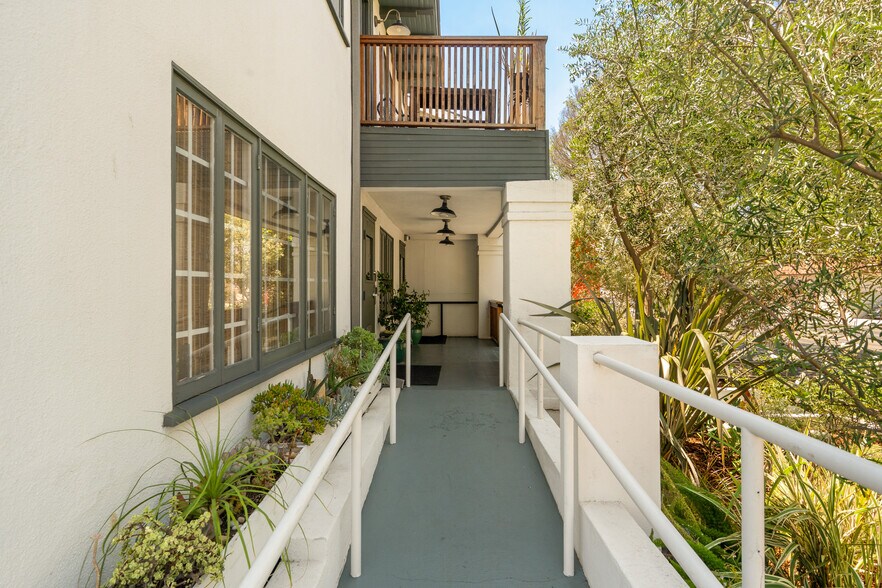 More Photos Of 588 N Larchmont Blvd, Los Angeles Office For Lease