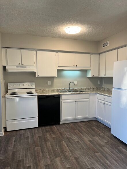 More Photos Of 1931 Mereview Ct, Charlotte Apartments For Sale