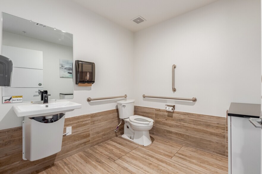 More Photos Of 4310 N 75th St, Scottsdale Office For Sale