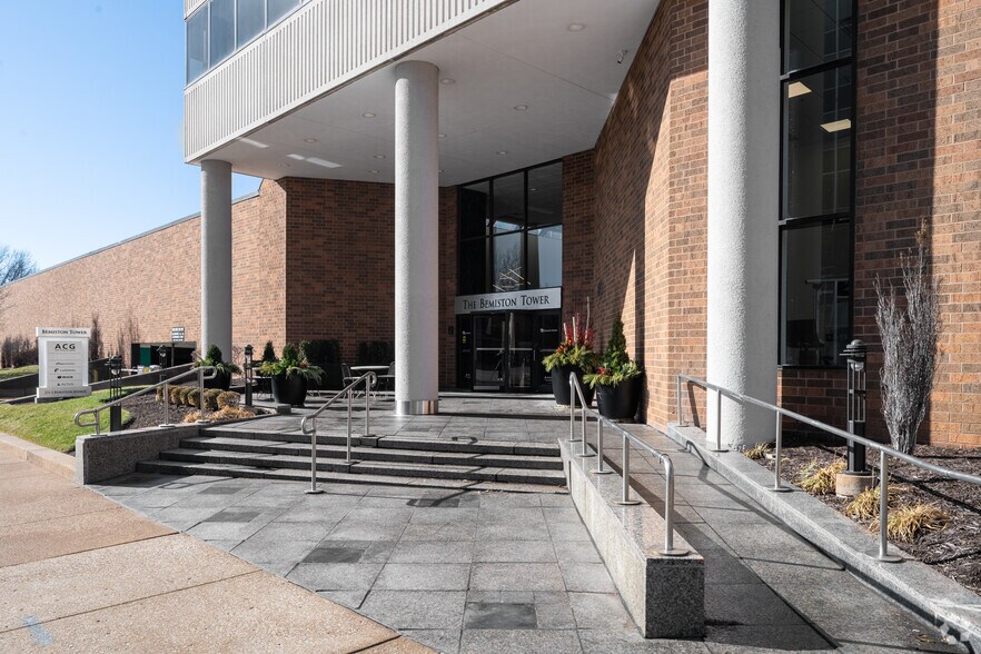 More Photos Of 231 S Bemiston Ave, Clayton Coworking Space