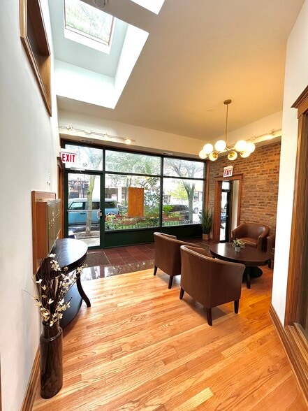 More Photos Of 613 W Briar Pl, Chicago Storefront For Lease