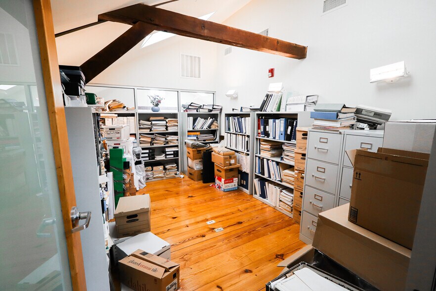 More Photos Of 3 Mapleton Rd, Princeton Office For Sale