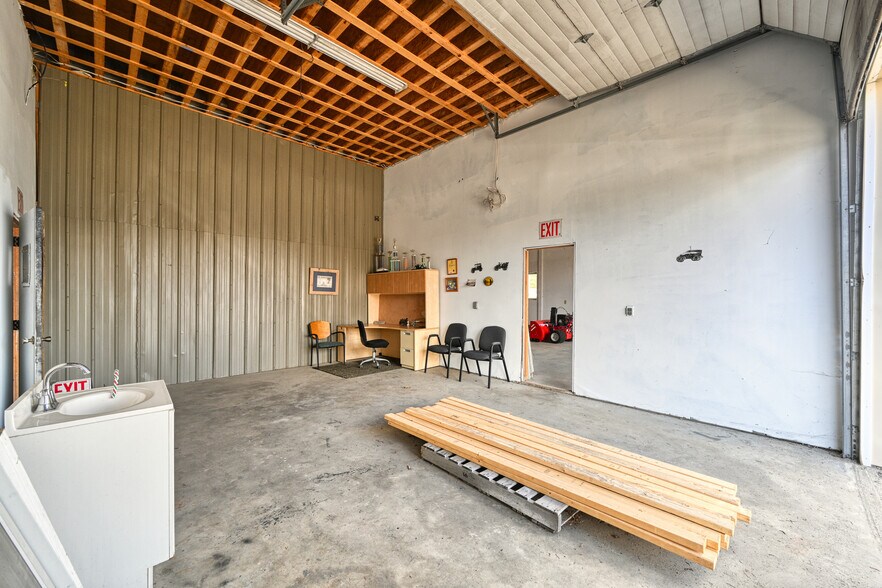 More Photos Of 74 Route 133, Winthrop Flex For Sale
