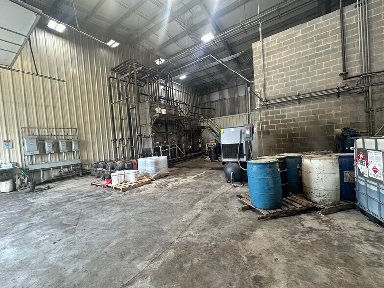 More Photos Of 1051 Aqua Dr, Haughton Distribution For Sale