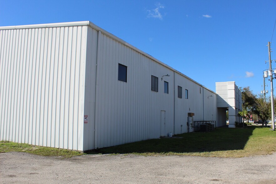 More Photos Of 855 N Highway 17-92, Longwood Storefront For Lease