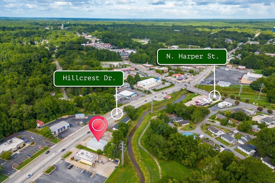 More Photos Of 203 Hillcrest Dr, Laurens Storefront Retail Office For Lease