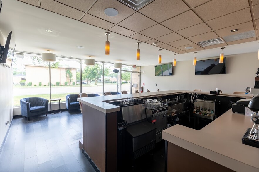 More Photos Of 8905 W Cermak Rd, Riverside Storefront Retail Office For Sale