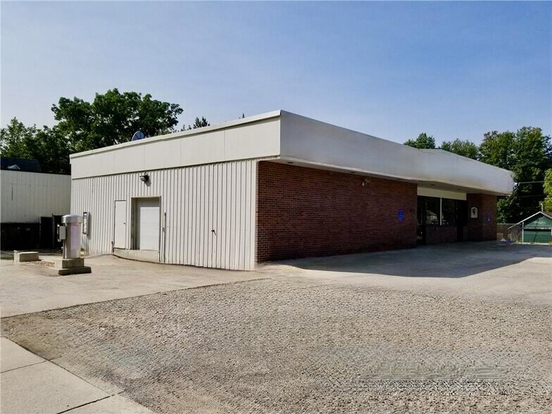 Primary Photo Of 625 6th st, Montevideo Land For Sale