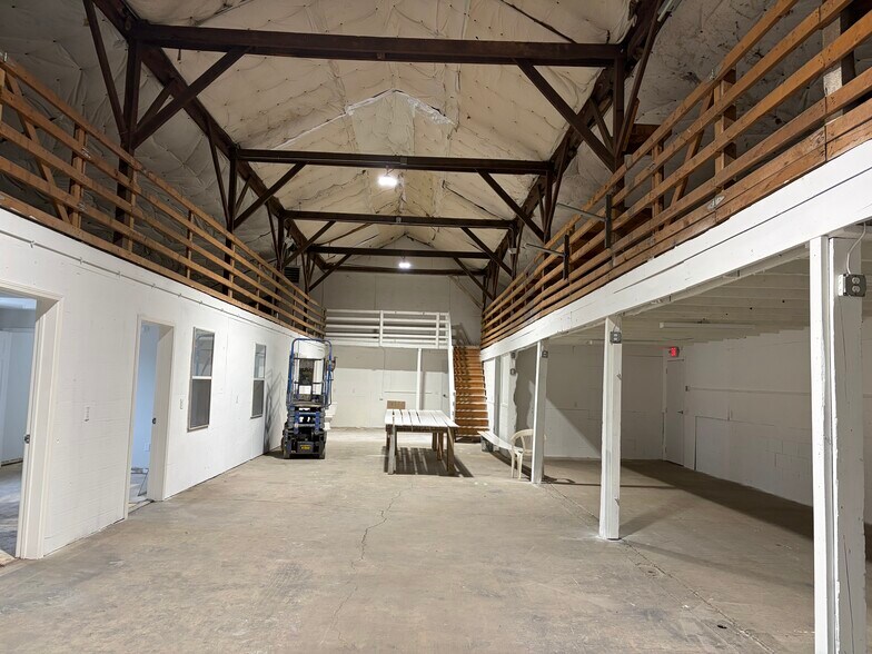 More Photos Of 1354 W College St, Murfreesboro Flex For Lease