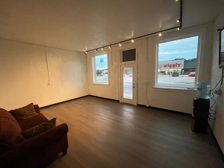 More Photos Of 47 S Ingold Ave, Garland General Retail For Sale