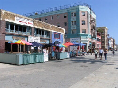 More Photos Of 321-325 Ocean Front Walk, Venice General Retail For Lease