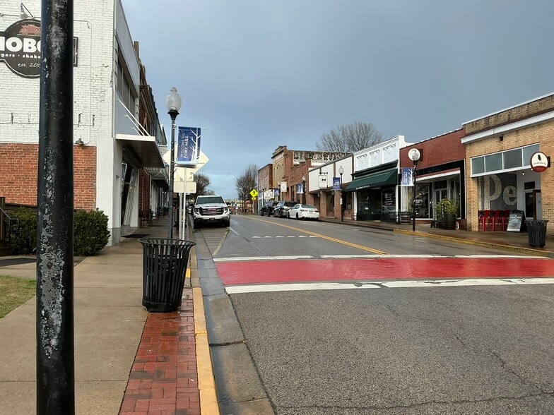 More Photos Of 124 Confederate St, Fort Mill Storefront For Sale