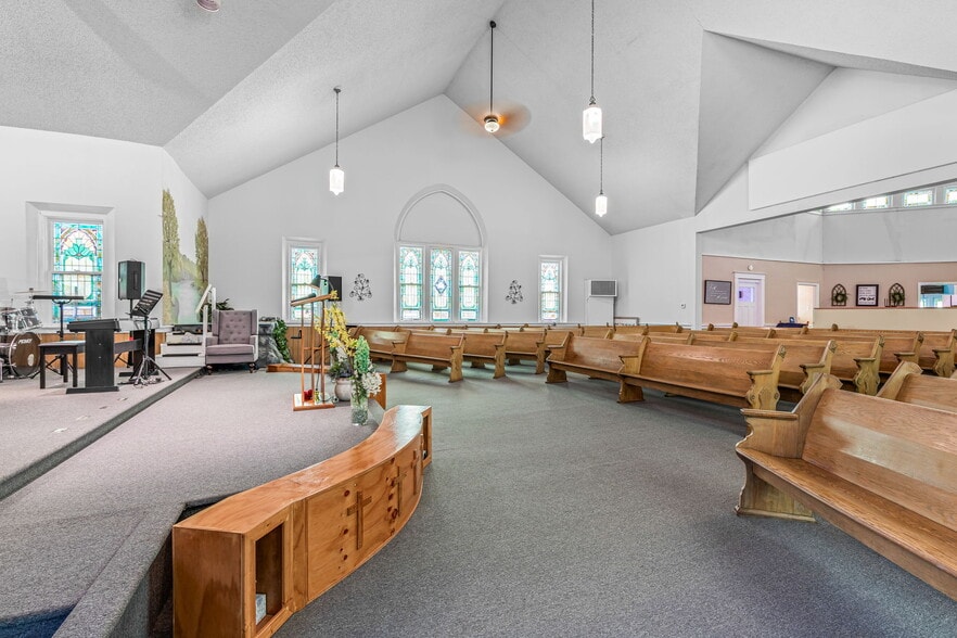 More Photos Of 408 W Main St, Park Hills Religious Facility For Sale