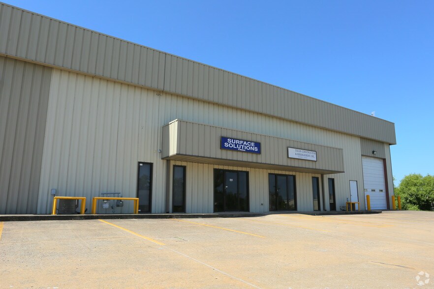 More Photos Of 6836 E 44th St, Tulsa Light Manufacturing For Lease