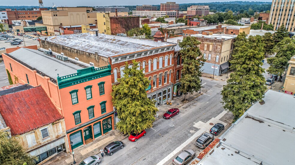 More Photos Of 305 8th St, Augusta Freestanding For Lease