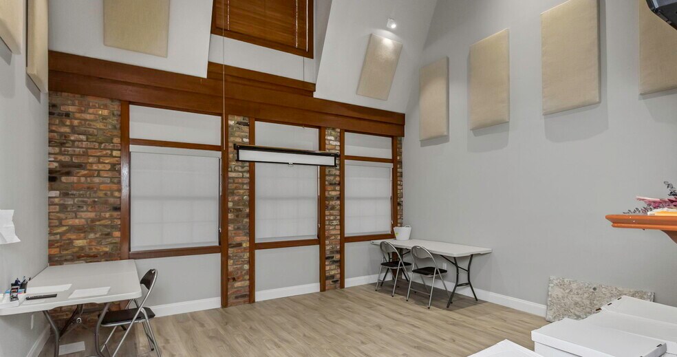 More Photos Of 1022 Main St, Dunedin Medical For Sale