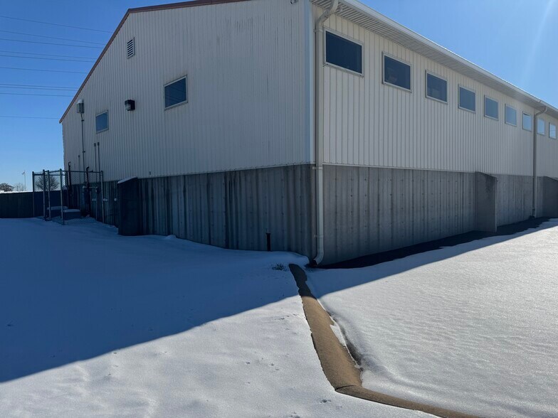 More Photos Of 4630 Flat River Rd, Farmington Research And Development For Lease