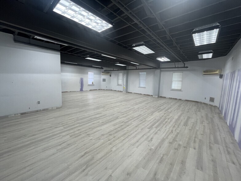 More Photos Of 214 Main St, Fort Mill General Retail For Lease