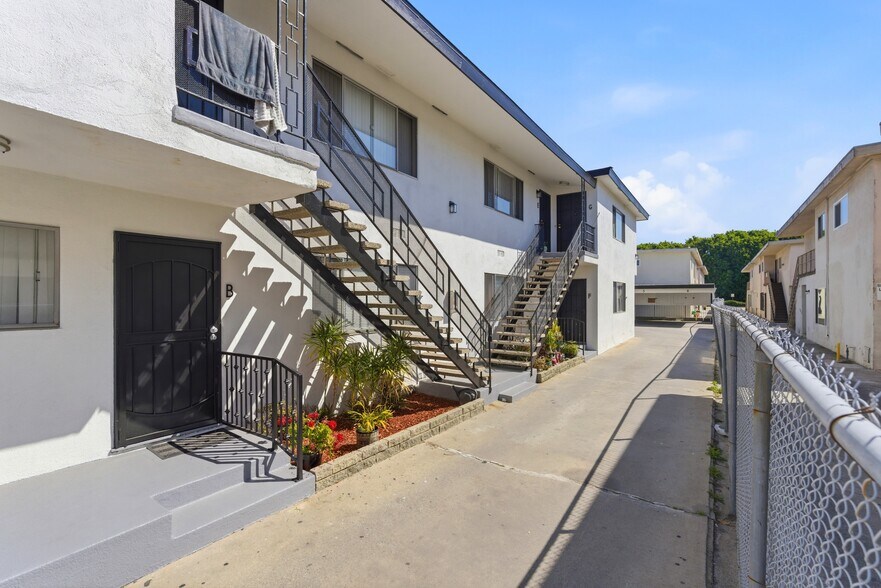 More Photos Of 11936 Grevillea Ave, Hawthorne Apartments For Sale