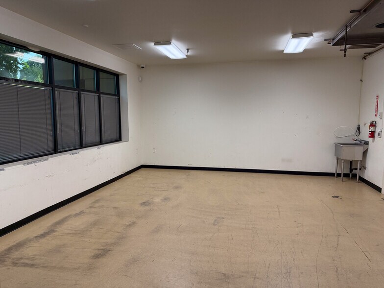 More Photos Of 10870 SW Tualatin Sherwood Rd, Tualatin Warehouse For Sale