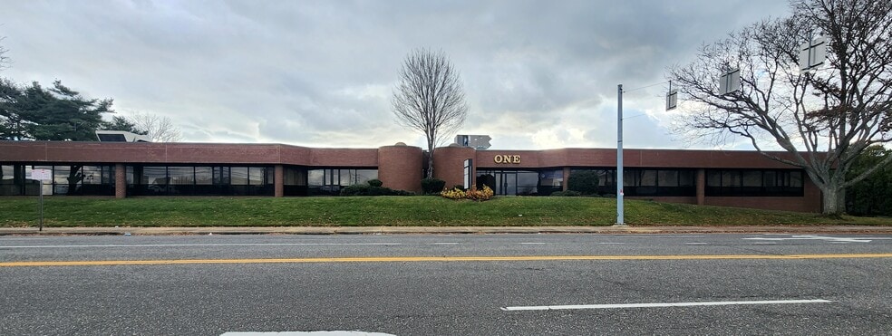 More Photos Of 1 Michael Ave, Farmingdale Office For Lease
