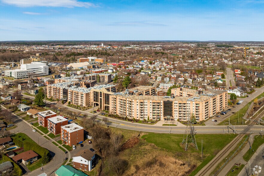More Photos Of 325 Boul Jean-Baptiste-Rolland E, St-Jérôme Congregate Senior Housing For Lease