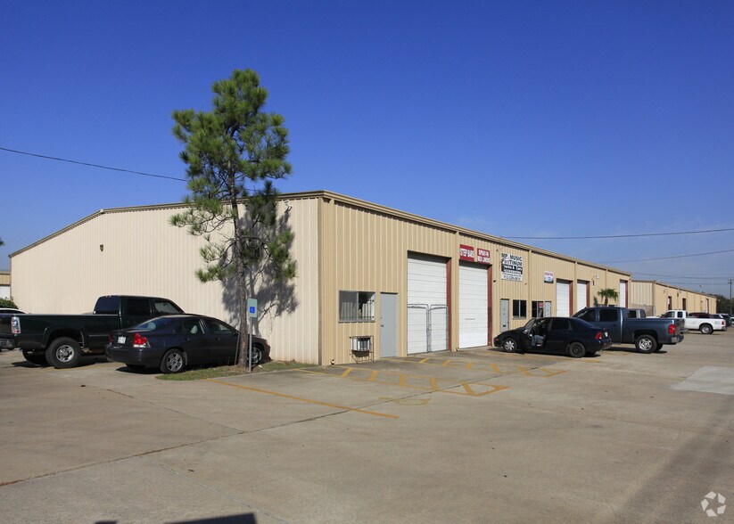 More Photos Of 9700 Almeda Genoa Rd, Houston Flex For Lease