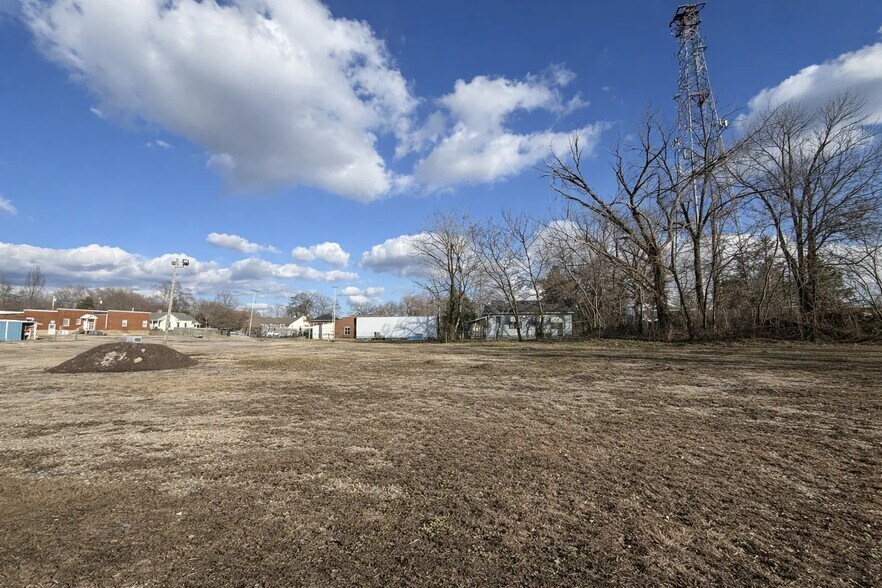 More Photos Of 373 N Cumberland St, Jackson Contractor Storage Yard For Sale