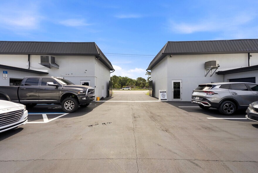 More Photos Of 12445 Collier Blvd, Naples Showroom For Sale