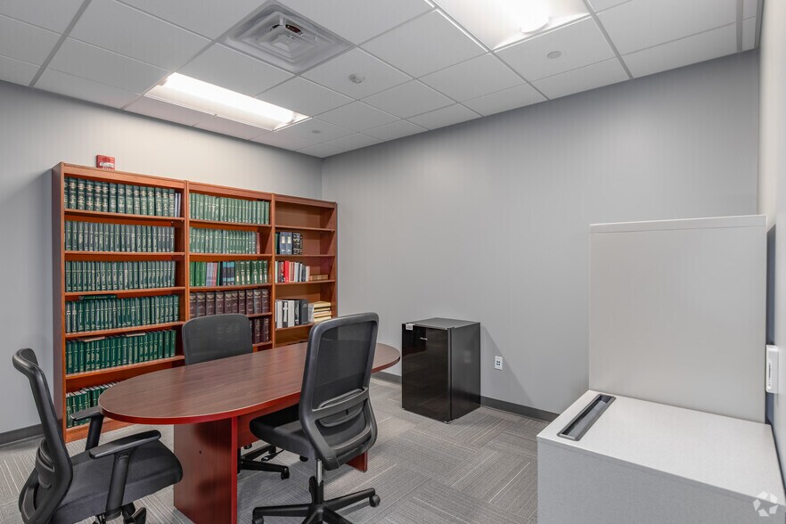 More Photos Of 300 Corporate Center Dr, Camp Hill Office For Lease