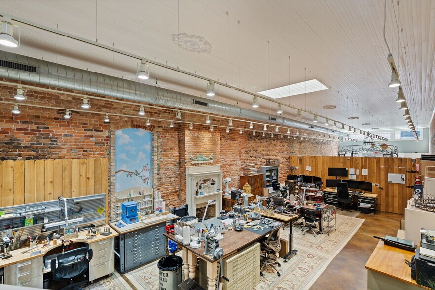 More Photos Of 925 Main St, Bastrop Office Residential For Sale