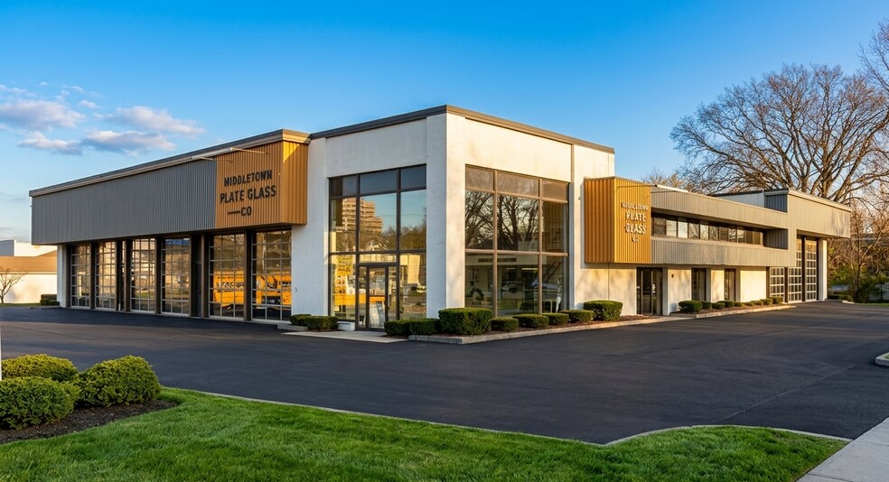 More Photos Of 40 Union St, Middletown Freestanding For Lease