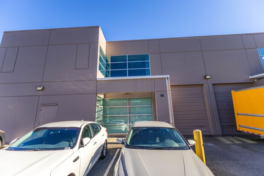 More Photos Of 3871 N Fraser Way, Burnaby Showroom For Sale