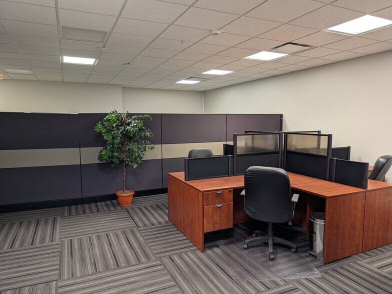 More Photos Of 330 Circle Dr, St. Albert Flex For Sale