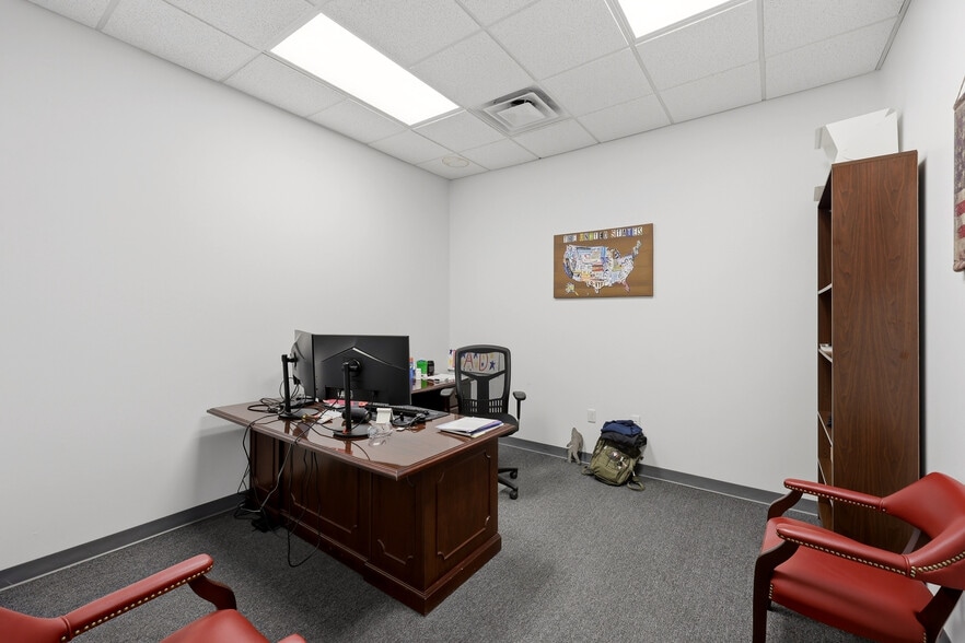 More Photos Of 2380 Fortune Dr, Lexington Light Manufacturing For Lease