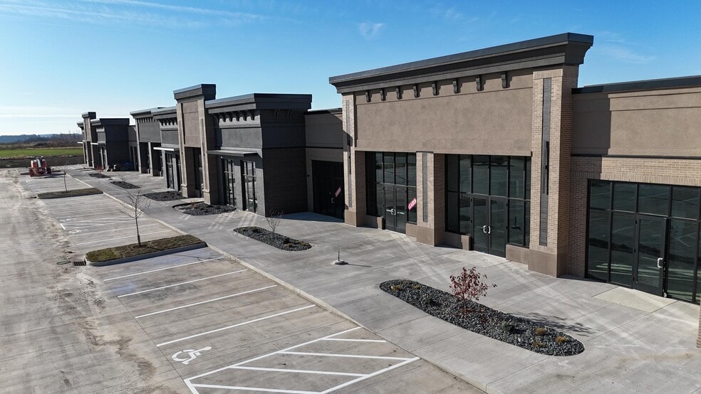 More Photos Of Grand Prairie PKWY, Waukee Restaurant For Lease