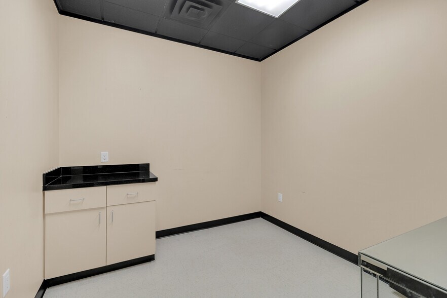 More Photos Of 1125 Cypress Station Dr, Houston Medical For Lease