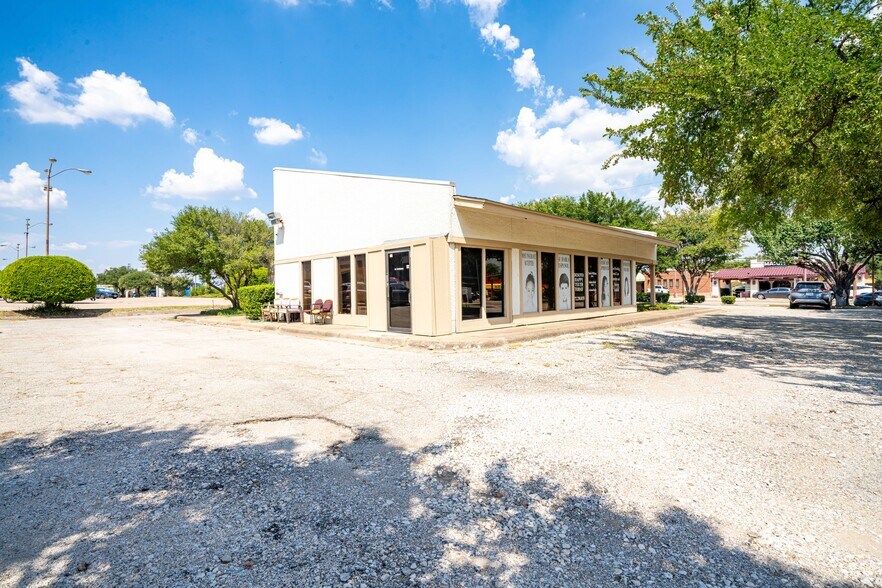 More Photos Of 701 N Hampton Rd, DeSoto Medical For Sale