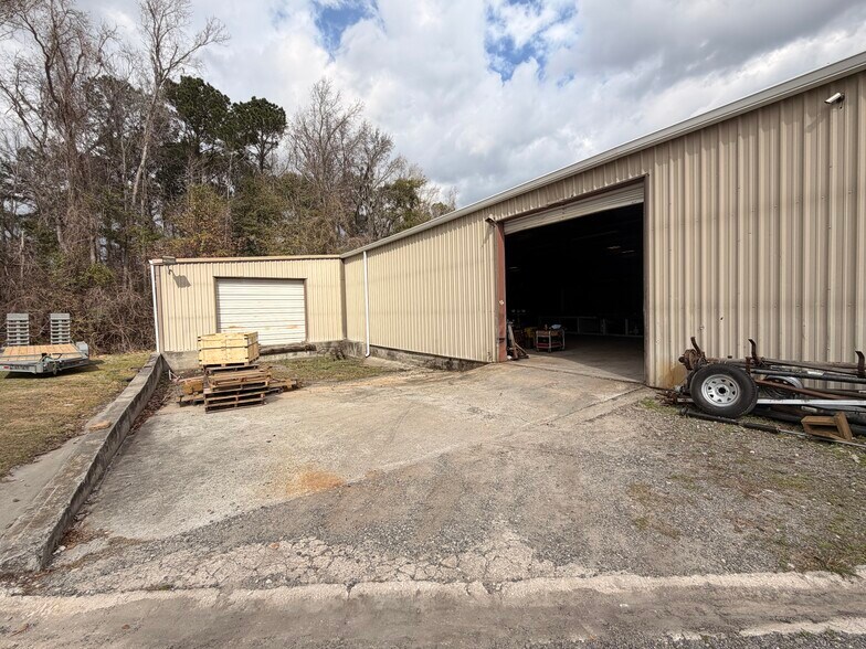 More Photos Of 3928 Ogeechee Rd, Savannah Warehouse For Lease