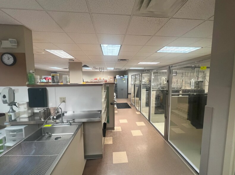 More Photos Of 318 Northern Blvd, Clarks Summit Medical For Lease