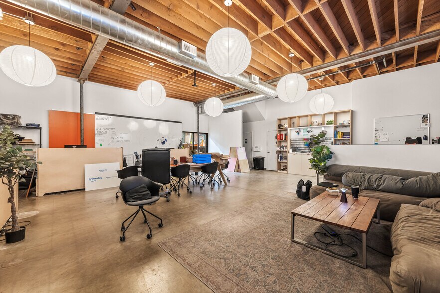 More Photos Of 1448 E 58th Pl, Los Angeles Showroom For Lease