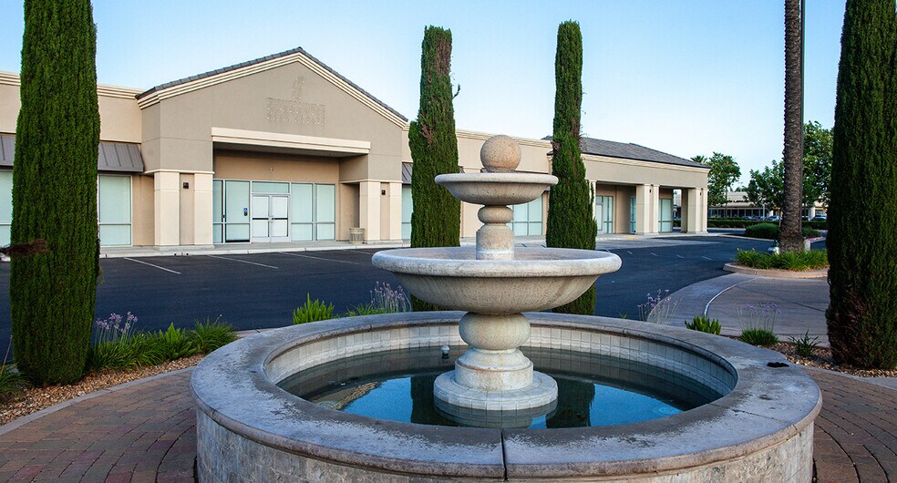 More Photos Of 7050 N Palm Ave, Fresno Office For Lease