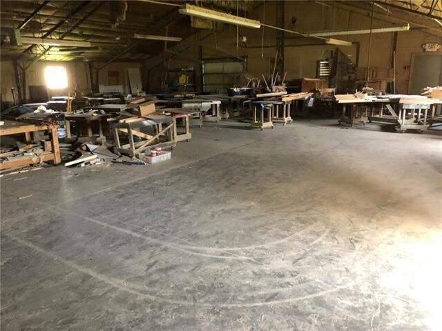 More Photos Of 948 Linnco Dr, La Cygne Warehouse For Sale