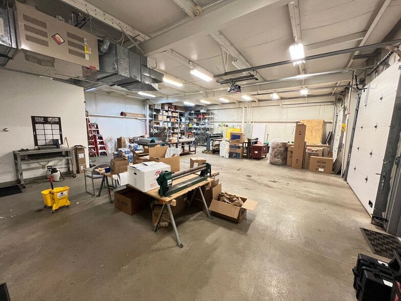 More Photos Of 4055 Championship Dr, Indianapolis Warehouse For Lease