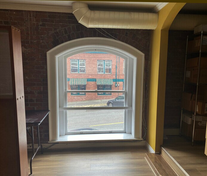 More Photos Of 1024 1st St, Snohomish Storefront Retail Office For Lease