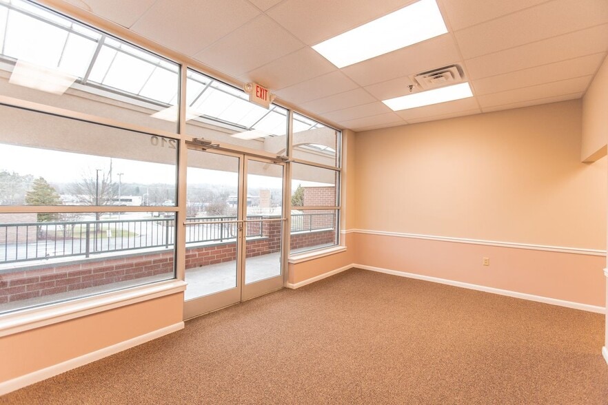 More Photos Of 1143 Oak Ridge Tpke, Oak Ridge Restaurant For Sale